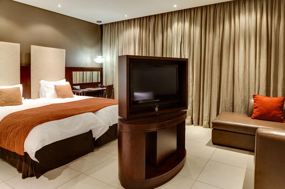 Protea Hotel By Marriott Transit O.R. Tambo Airport Kempton Park Exterior foto