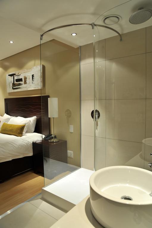 Protea Hotel By Marriott Transit O.R. Tambo Airport Kempton Park Exterior foto