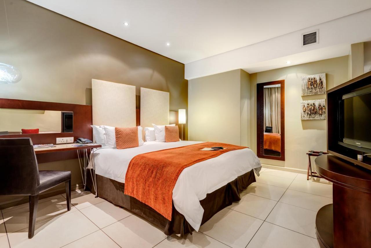 Protea Hotel By Marriott Transit O.R. Tambo Airport Kempton Park Exterior foto